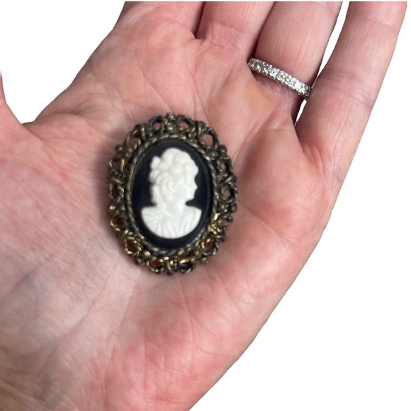 Vintage Oval Brass/Ivory Cameo Pin - Picture 6 of 12